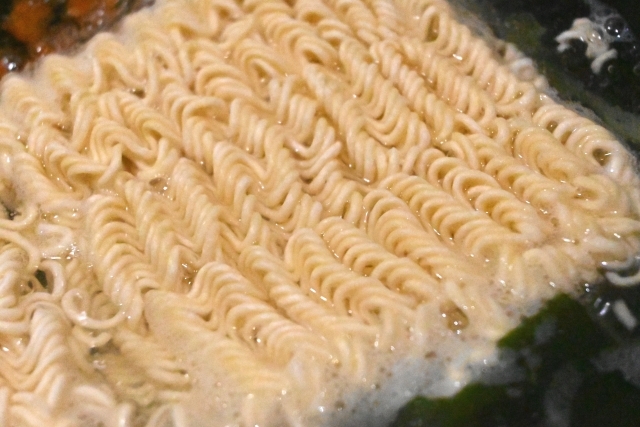 人妻表示，婆婆突然獻殷勤煮麵，非常不尋常。示意圖／翻攝自photoAC