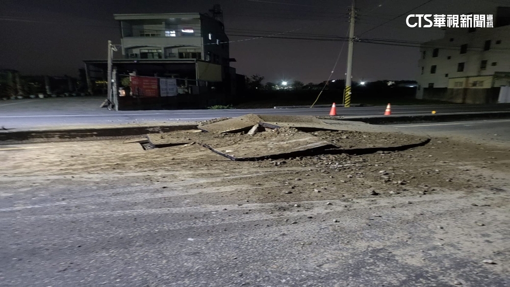 彰化田中驚傳氣爆！　路面隆起「柏油被炸成碎塊」