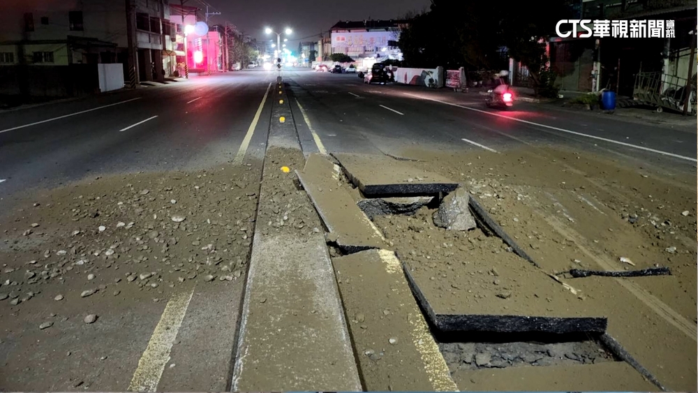 瓦斯公司測試不慎「爆管」　彰化深夜「柏油路炸開」