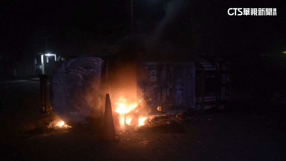 墨國警察「開槍奪命」　群眾暴怒抗議縱火