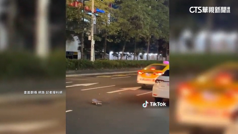 男騎樓炫技慘摔！　滑板衝馬路險釀追撞　警：違道交法