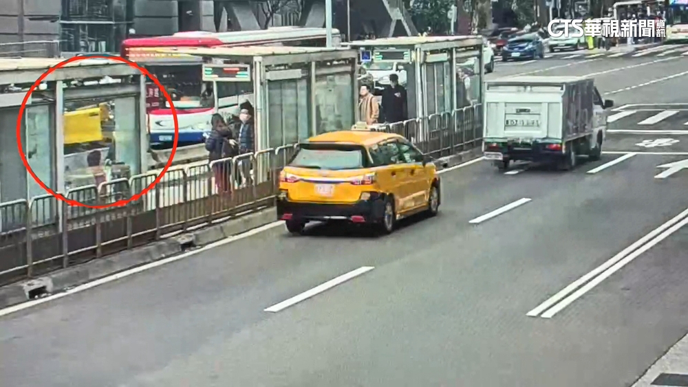 北市公車突急剎「7乘客摔送醫」　小黃司機1行為釀禍