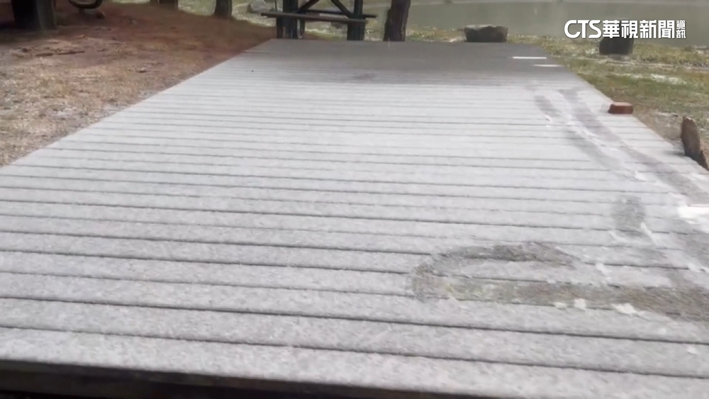 福壽山下雪！　遊客驚喜樂翻　再應證小編魔咒