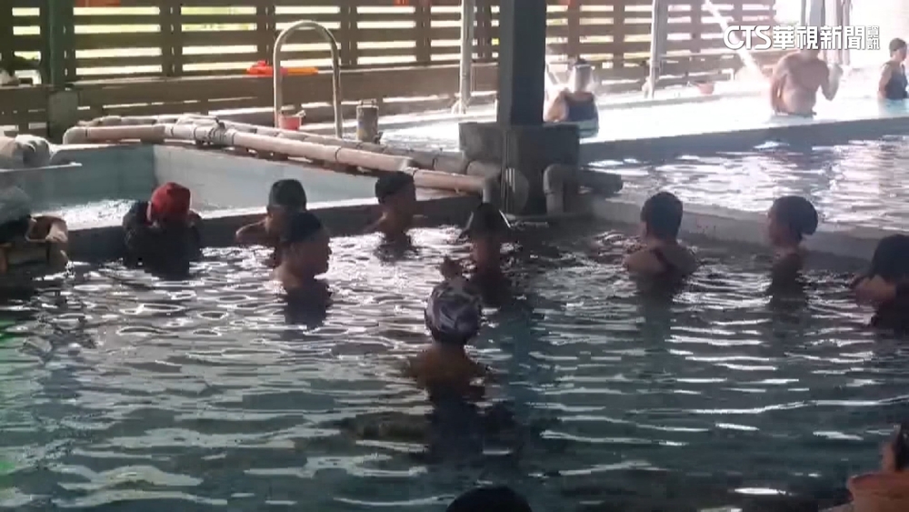 寒流發威全台冷颼颼！　高雄.台東湧泡湯潮