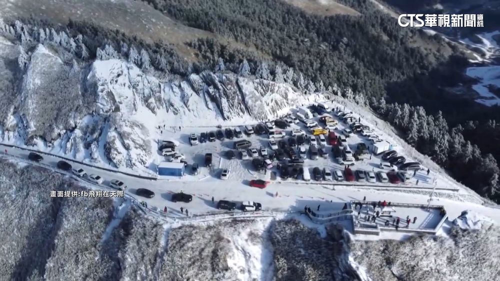 雪停了！合歡山積雪美翻　水晶宮冰柱瀑布驚豔