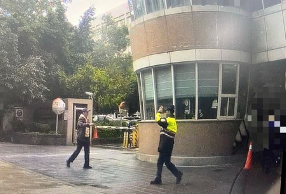 糊塗考生學測忘帶准考證！　內湖暖心員警「飛車相助」