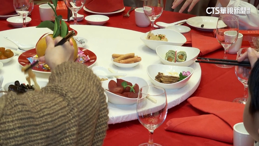 吃完免洗碗！　餐廳「圍爐桌」去年11月就訂滿