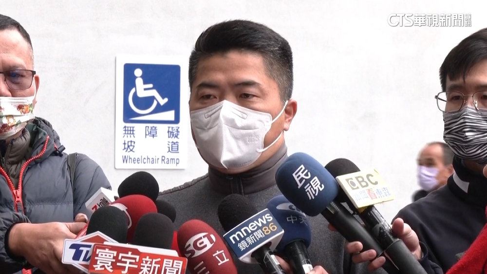 涉詐領108萬助理費　顏寬恒勝選後首出庭