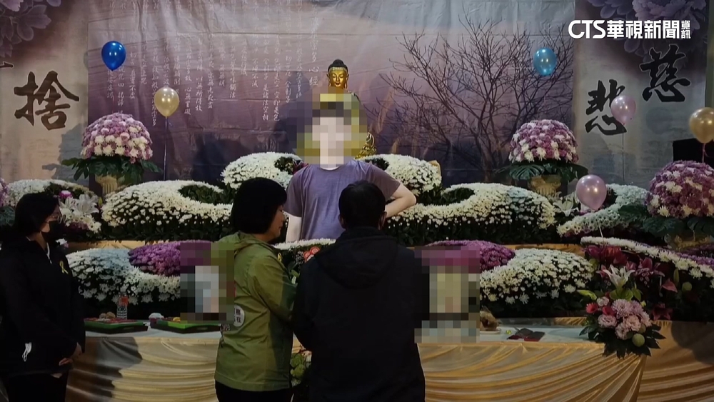 割頸案國中生告別式　爸爸淚喊再續父子情