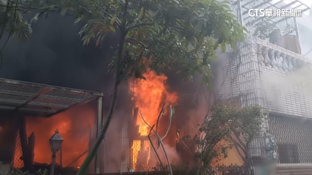 台南透天厝火　母子救出送醫不治.幼女搶救中