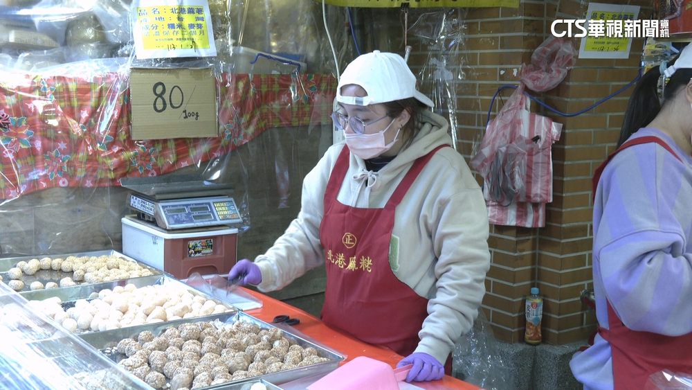 熱鬧！　迪化年貨大街湧人潮　遇週末業者估買氣更旺