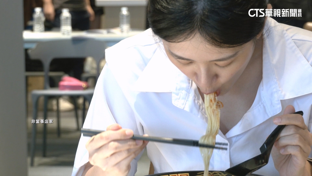 日網紅吃拉麵「17分鐘」被老闆嫌慢　民眾：吃快怎品嘗？