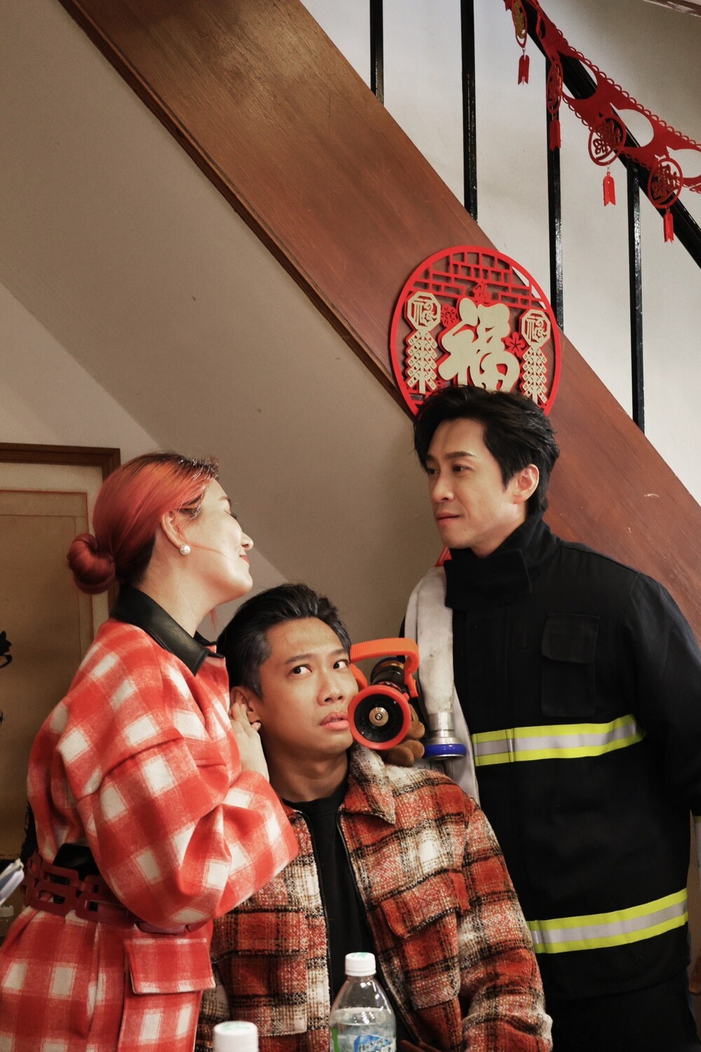 特別參與演出的陳漢典在劇中展現十足模仿功力，詮釋經典台劇角色，唯妙唯肖。