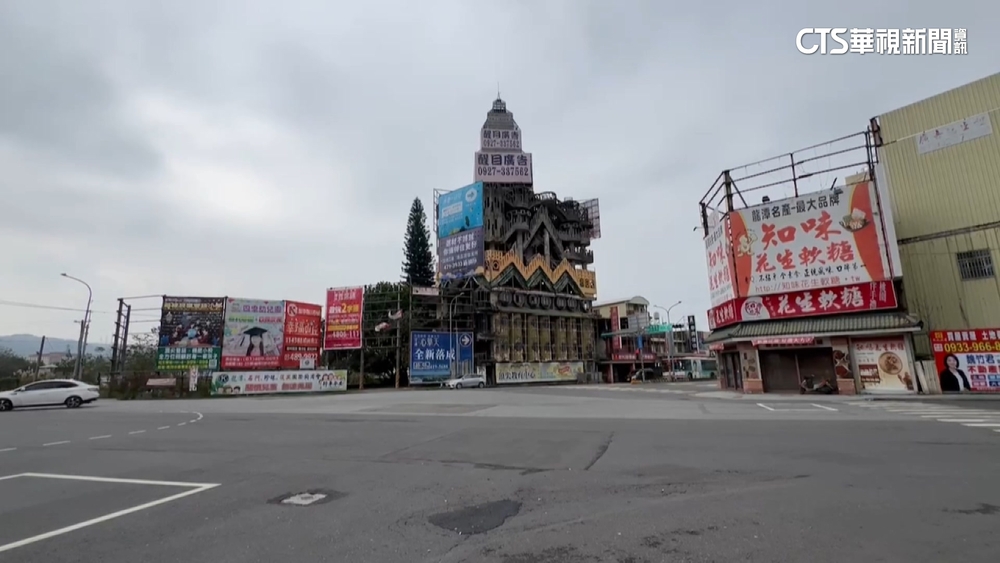 蓋逾30年未完工！　「怪怪屋」長高　網驚呼：多了尖塔