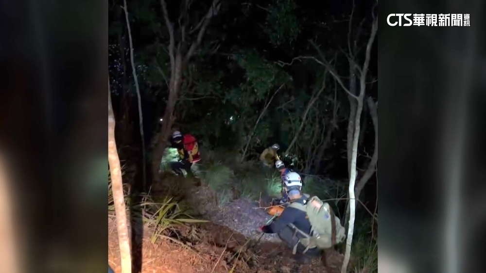 男瀑布垂降繩索斷　男自20米高空墜落溪谷傷