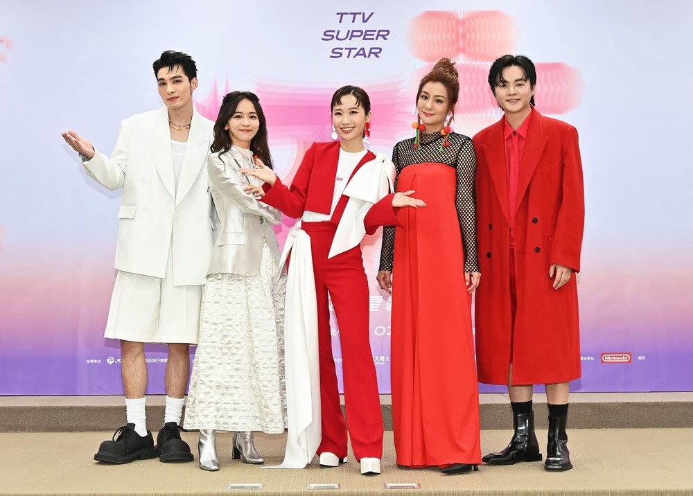 黃偉晉《紅白》遭砲轟道歉 4主持人聲援：他絕不可能有別的意思