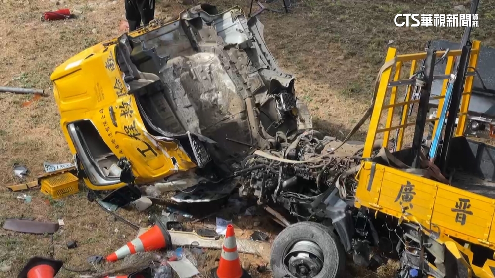 疑變換車道未注意相撞　緩撞車翻落國道1死1傷