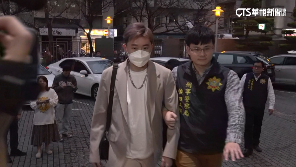 直播主詹姆士賣場惡搞拍片　涉「煽惑犯罪」遭逮