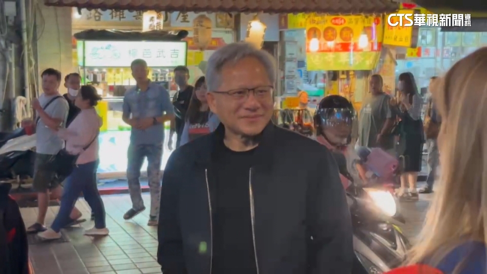 黃仁勳曾笑稱「被媽媽當12歲」　她曝3行為真的很像小男生