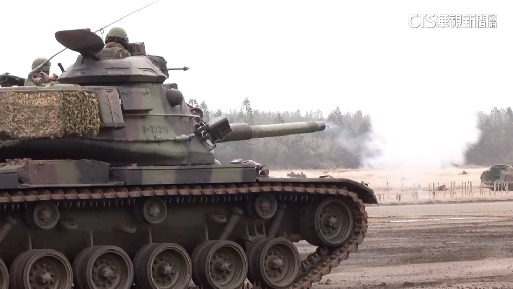 蔡英文春節勗勉首站澎湖　機步營戰車開砲震撼全場