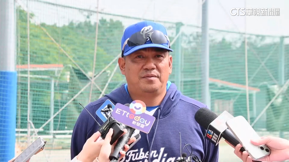 陳金鋒上任互動佳　隊長：「鋒總」是冷面笑匠