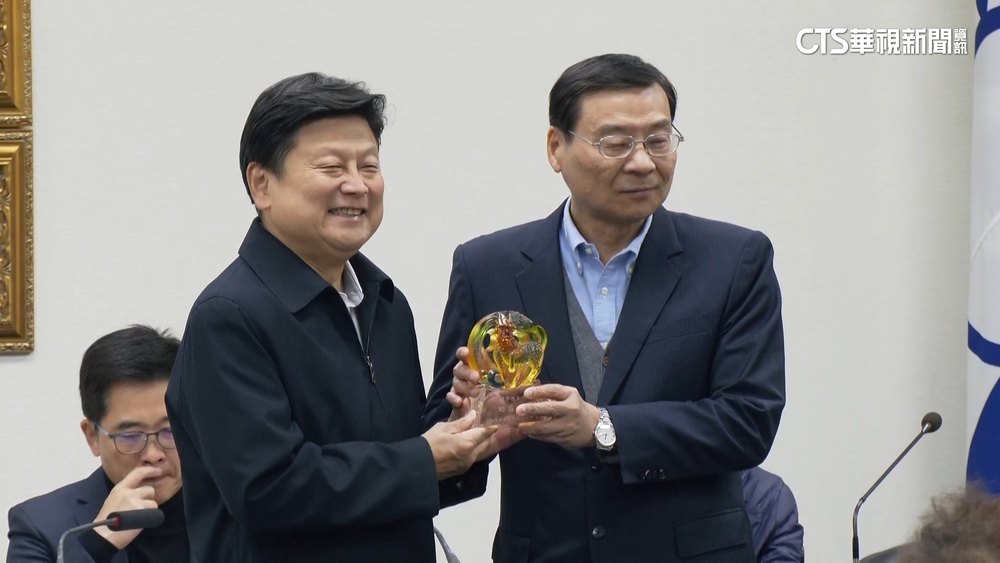 藍黨團總召選舉　「鼓掌通過」傅崐萁執掌大黨鞭