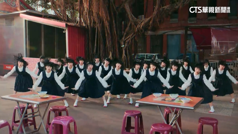 日本人氣舞團強襲除夕夜！　與王彩樺唱跳「保庇」