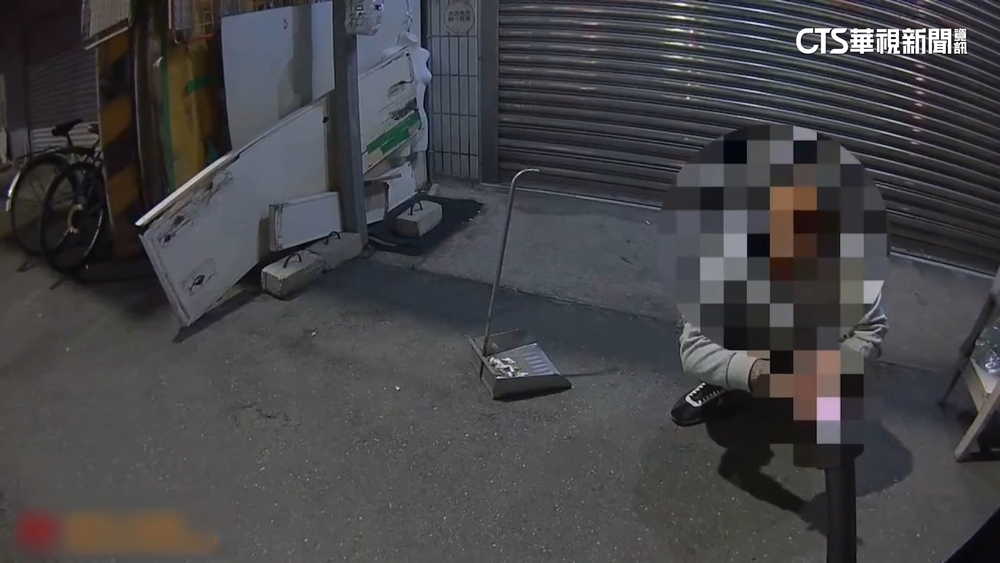 男子莫名持鐮刀後頭追砍　3學生嚇到翻牆躲校園