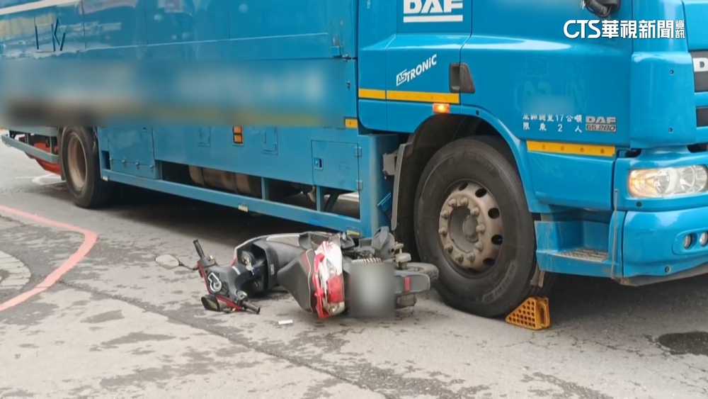 桃園蘆竹死亡車禍！　騎士遭大貨車追撞人捲車底亡