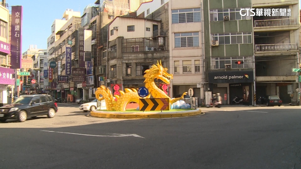 墳場？曬狗場？　彰市圓環演進.換「龍燈」被嫌老氣
