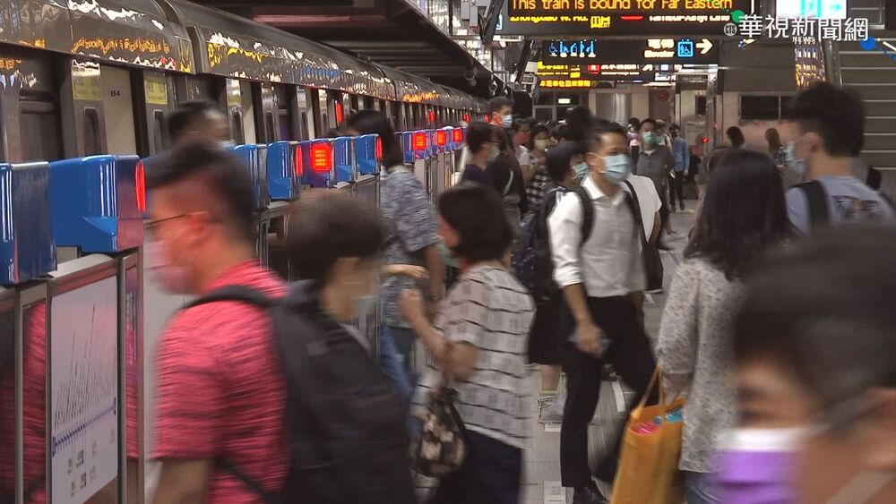 搭捷運被插隊　阿婆竟回「我是老人為什麼要排隊！」