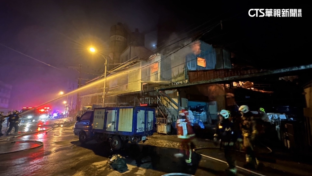 一度危及！　基隆洗衣廠大火　險延燒廠內7千公升燃油