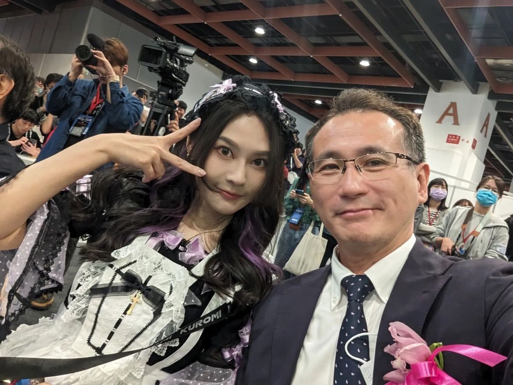 剛卸任立委衝動漫節！　鄭運鵬巧遇有人COSPLAY賴品妤