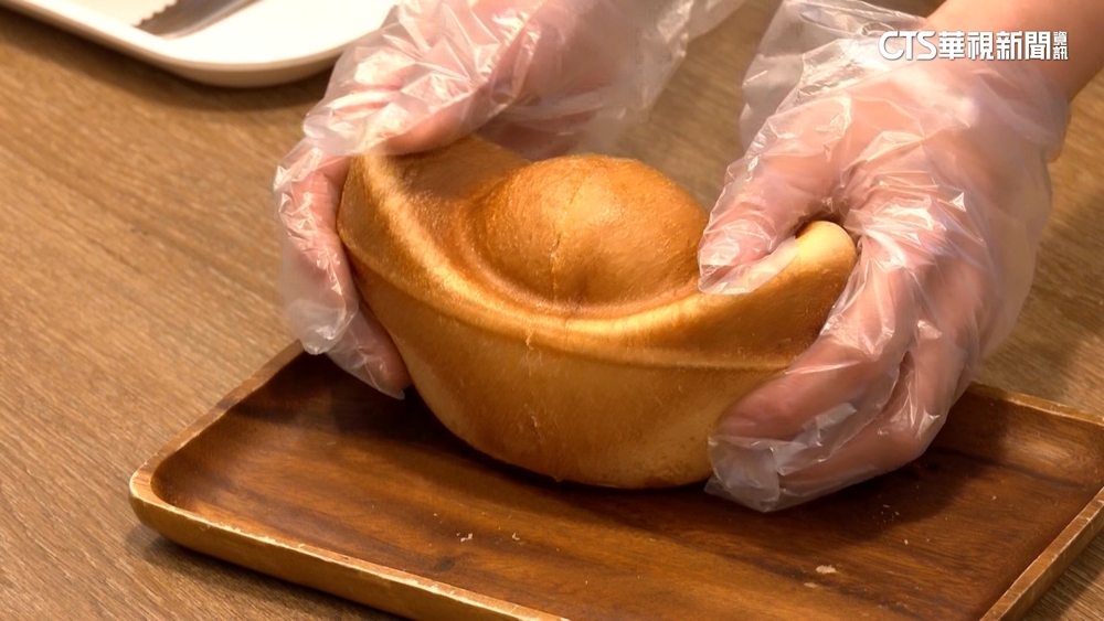 過年超夯招財伴手禮　金箔元寶.鈔票餅受青睞