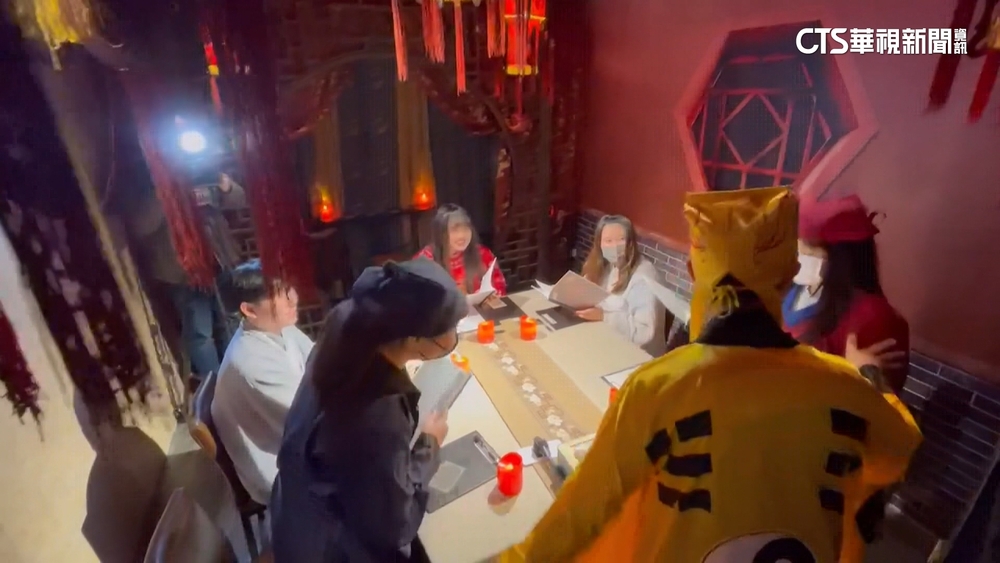 「劇本殺」挑戰腦力！　玩家揪友過年走春「趣」