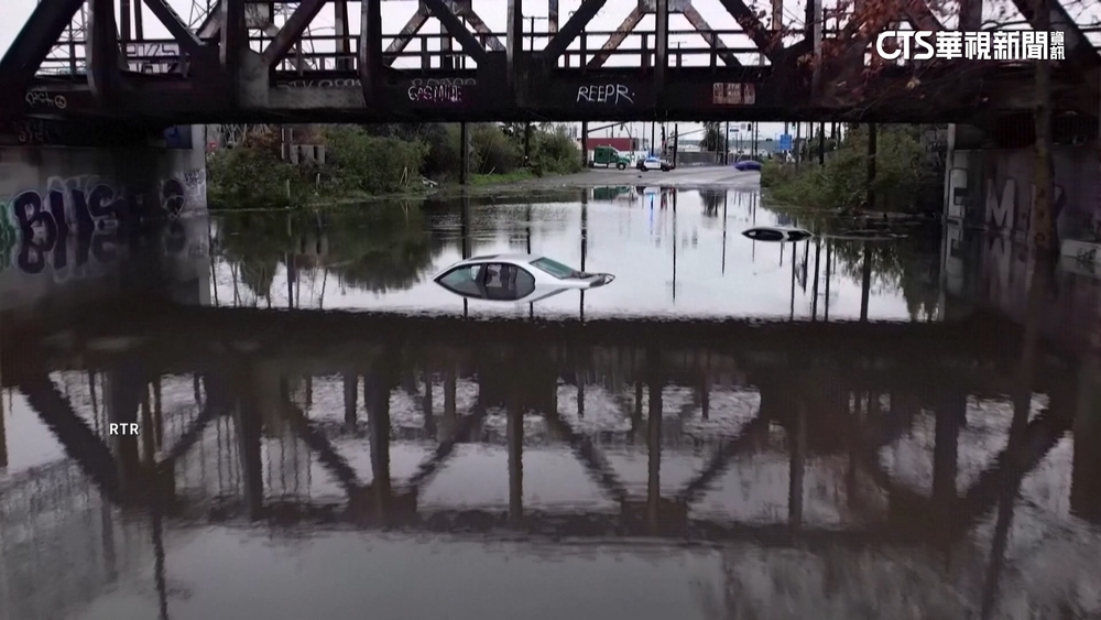 美加州南部遭暴雨襲擊　車輛被淹沒釀民眾受困