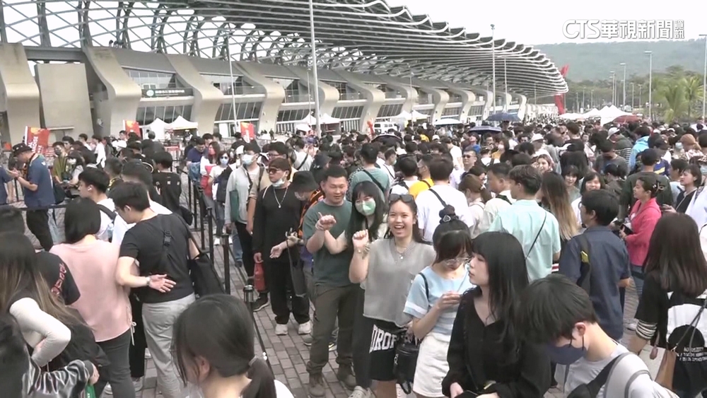 紅髮艾德高雄開唱　場內外逾9萬歌迷刷新紀錄