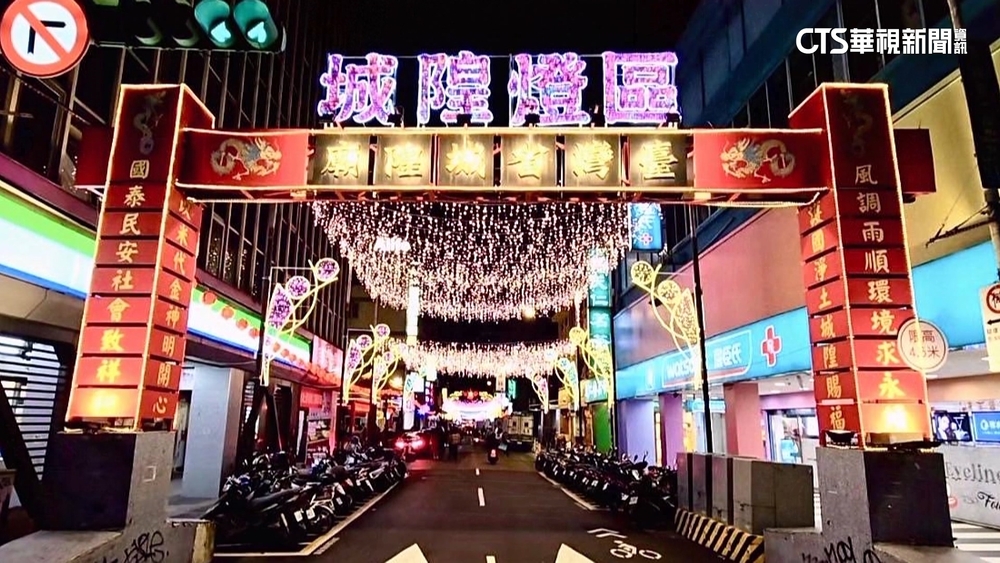 拜拜兼賞燈　台灣省城隍廟最長燈廊.龍山寺平安燈牆