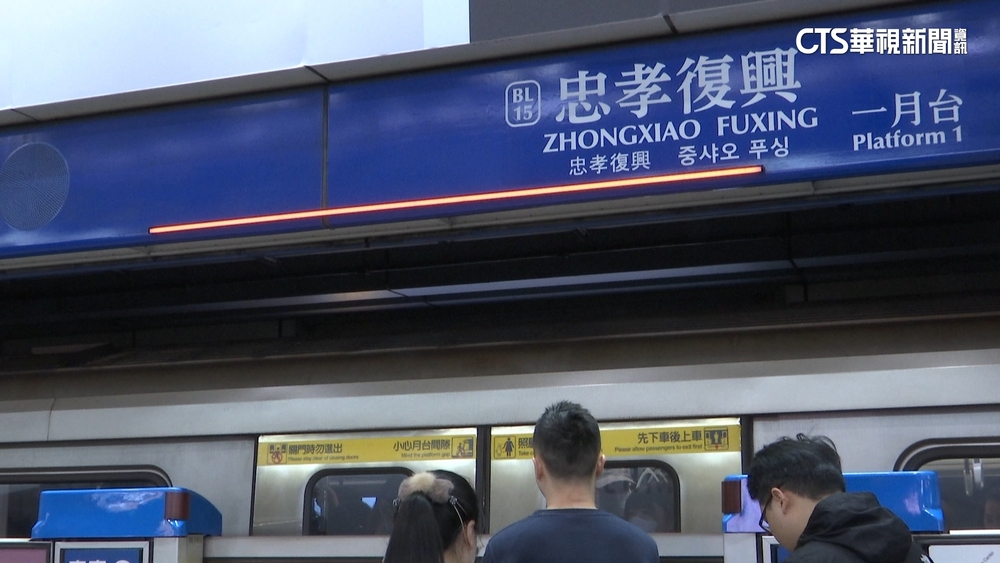 北捷月台「神秘燈條」超實用　車廂擠不擠一目了然