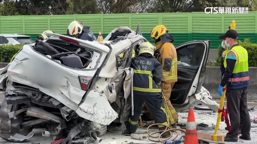 國道7車撞2死傷！　揪駕駛「無照」　疑開車講手機
