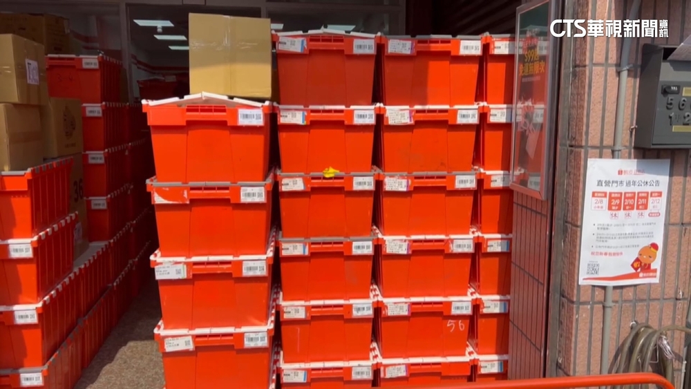 年前消費能力驚人　店到店門市.超商貨品堆成小山