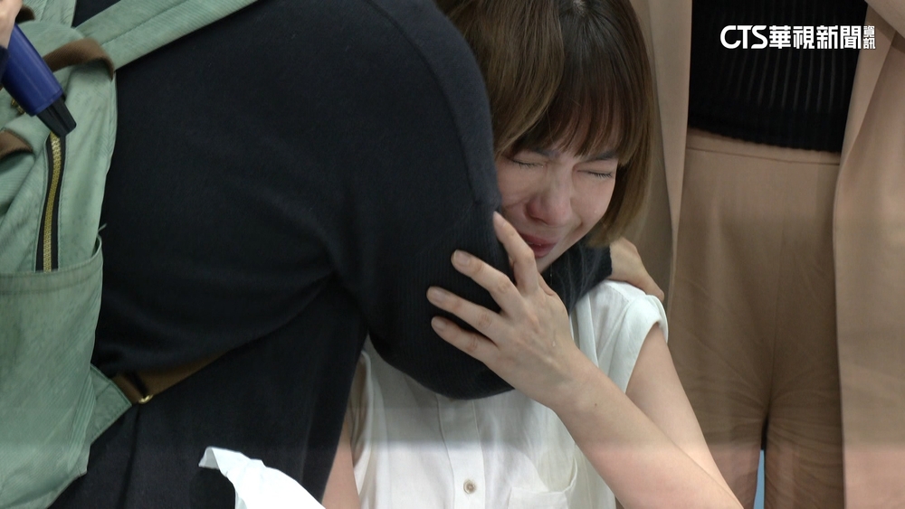 遭陌生男毆打受傷　陳沂與母相擁痛哭：很害怕