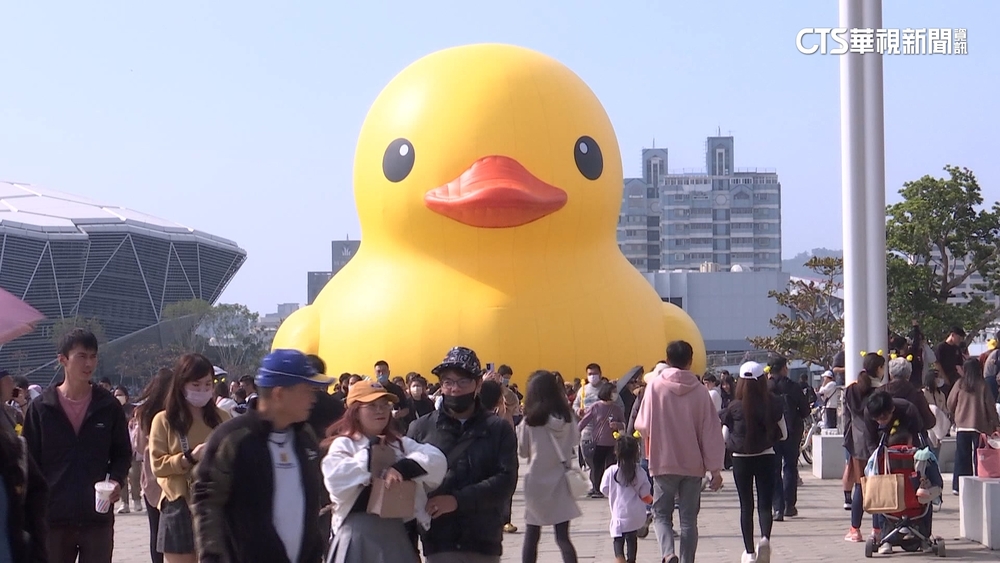 賞黃色小鴨塞爆！　國一南下三多交流道祭交管
