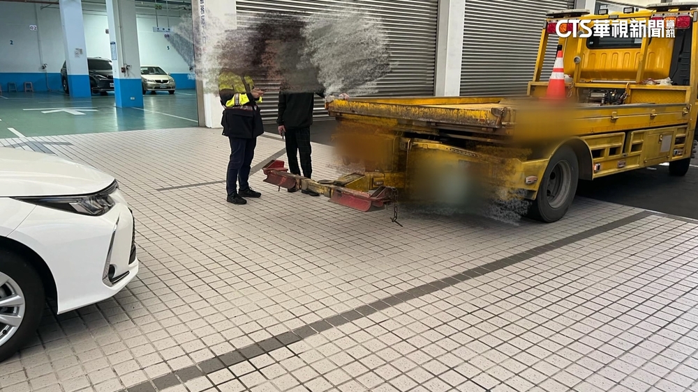 「大廠合作」道路救援拖吊失誤　車重摔前保桿刮花