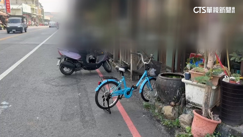 警察來了！　牛排館違停客吃到一半「急外衝移車」