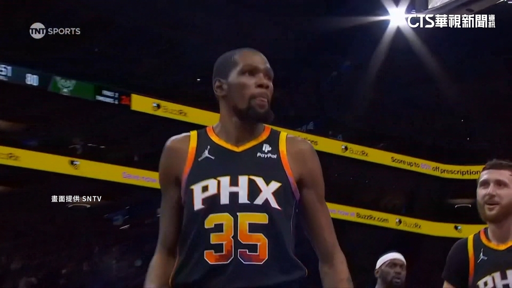 KD起飛隔扣字母哥　聯手書僮.比爾曬暈公鹿