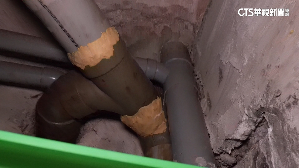 住戶控「廁所被挖破洞」　鄰居：已用水泥填補