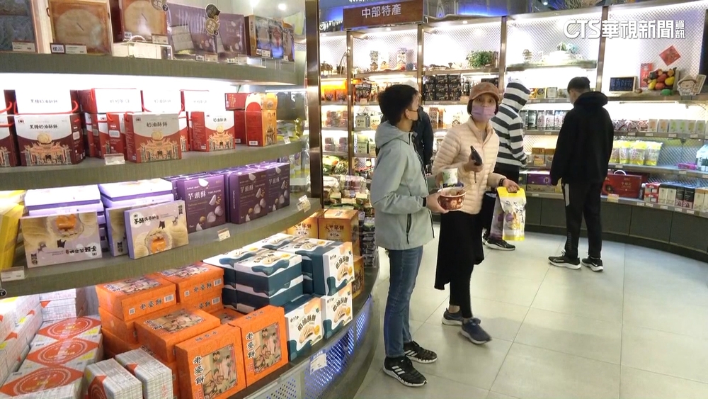 小年夜返鄉國1南向紫爆　清水服務區備8倍貨迎客