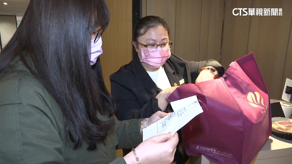 配合出國.祭祖時間！　民眾提早領年菜圍爐