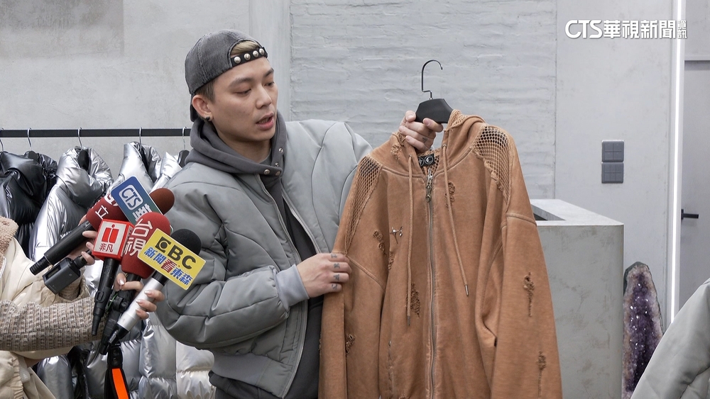 逛服飾店遭斥「別碰商品」！店家嗆客「維度低」掀議